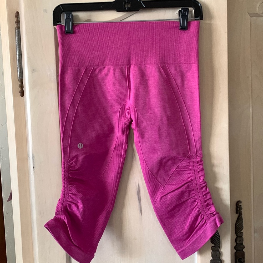 Lululemon Ebb and Flow yoga pants with gathered side, size 6, bright pink! Cute!